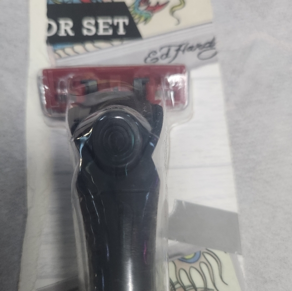 ED HARDY Men's Red & Black Razor Blade Brand New - Picture 2 of 4